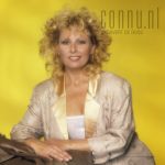 26-10-1988 Bonnie St. Clair at studio in Amsterdam. Photo: Govert de Roos/Connu

[keywords]Half Length, Eyecontact[/keywords]